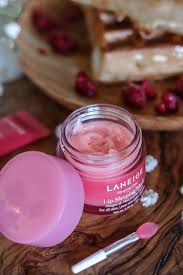 Laneige Lip Sleeping Mask The One Lip Product Everyone Needs And It Does It All The Hungarian Brunette Laneige Lip Sleeping Mask Lip Sleeping Mask Laneige