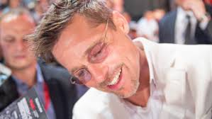 Tamer Hosni surprises the Lebanese public