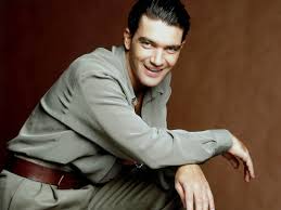 In 2017, antonio banderas survived a heart attack, and he said that the experience made him realize that he needed to prioritize the real things in his life.and at the top of his list? Antonio Banderas Pictures Antonio Banderas Smile 1600x1200 Download Hd Wallpaper Wallpapertip
