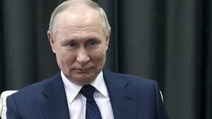 Petrolio, spesa militare e regali di Putin: perché la Russia dopo 2 anni di  guerra non è in bancarotta