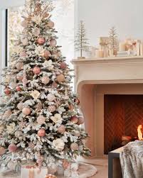 From coastal christmas wreaths to coastal christmas trees, there are plenty of beach themed christmas decor ideas to choose from. 88 Beautiful Christmas Tree Decorating Ideas How To Decorate A Christmas Tree Hgtv