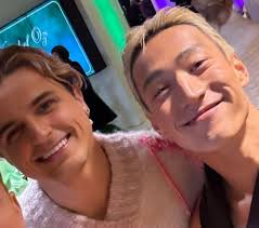 A bunch of Strictly stars attended the UK premiere of Wicked tonight.  Nikita, Carlos, Kai, Luba, Karen and Nadiya were all there. Along with last  year's finalist Layton and this year's Strictly