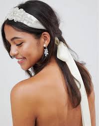 Ver más ideas sobre complementos para el pelo, pelo, peinados. Tocados De Novia Velos Guantes Adornos Para El Pelo Y Otros Complementos