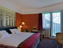 Hotel alunis este situat in statiunea balneoclimaterica sovata la 100 m de lacul ursu. Hotel Ensana Bradet Sovata