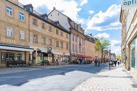 Eins Steht Fest So Menschenleer Wie Auf Diesem Bild Wird Es Am Wochenende In Der Bayreuther Innenstadt Nicht Werden Denn Es Ist Burg Street View Scenes Views