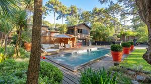 Cap Ferret Port De La Vigne Proche Bassin Maison Bardee De Bois Avec Une Piscine Immo Prestige En 2020 Maison Immobilier Cap Ferret Maison De Luxe