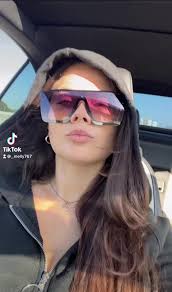 Melissa Arenas (@_melly767)