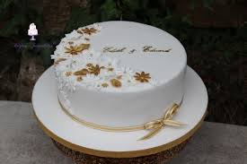 In unserer kategorie für geschenke zur goldenen hochzeit präsentieren wir geschmackvolle produkte. Torte Zur Goldenen Hochzeit Torte Hochzeit Torte Zur Goldenen Hochzeit Goldene Hochzeit