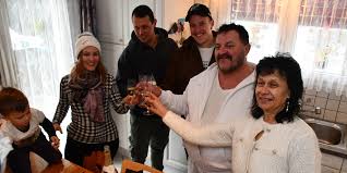 She is particularly fascinated by people and faces. Als Der Sieg Feststand Bekam Ich Huhnerhaut Sport