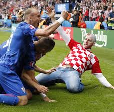 Kroatien verfügt in allen mannschaftsteilen über erstklassige spieler — wobei die offensive. Em 2016 Wer War Der Mann Der Kroatiens Torschutzen Kusste Welt
