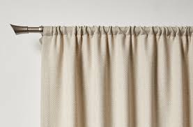 Des panneaux colorés ramenés de voyage. Nos Finitions Rideaux Et Voilages Heytens