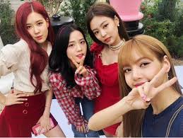Jisoo Lisa Rose Y Jennie De Blackpink Envian Un Mensaje De Navidad Blackpink Korean Pop Black Pink