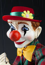 To act as or like a clown always clowning around. Der Clown Marionettes Cz