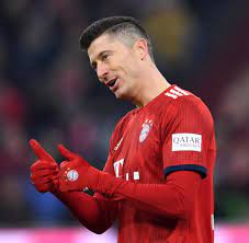 Lewandowski steckbrief robert lewandowski frisur 2017. Fc Bayern Munchen Robert Lewandowski Denkt Nicht Mehr An Einen Wechsel Welt
