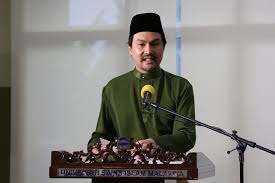 لو تمكنتم من إحالة الجبال سهولاً، والسماء أرضاً، والأرض سماءً. Tunku Ali Redhauddin