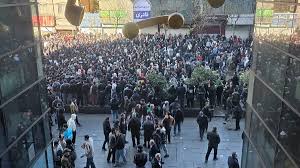 دومین روز اعتراضات گسترده بازاریان در تهران و دیگر شهرها؛ پلیس به خشونت و شلیک گاز اشک‌آور متوسل شد
