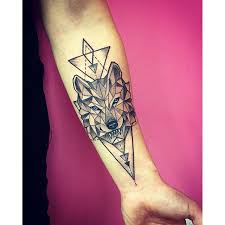 Geometric Wolf For Will322 Kinkiryusaki Tattoo Kinkiryusakistudio Mas Geometric Wolf Tattoo Tattoos Geometric Tattoo