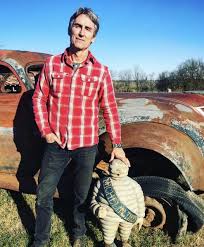 Frank had taken a break during seasons 8 and 9 and took to facebook to explain his absence, writing: American Pickers Frank Fritz Reveals Nasty Feud With Arrogant Mike Wolfe Todayuknews