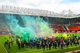Manchester united's premier league game against liverpool at old trafford has been postponed following protests against the glazer family. Ar2b5dpdrltsqm