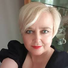 Sara Curran: Author in London, England.