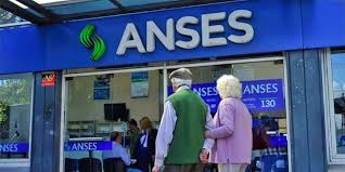 Habrá bono extraordinario para jubilados y pensionados luego de conocerse el índice de inflación del mes de mayo, que ubica a la inflación en los últimos 12 meses en 48,8 por ciento, el gobierno nacional decidió el pago de un nuevo bono extraordinario para jubilados y pensionados para compensar la pérdida del poder adquisitivo. Jubilados Y Pensionados Anses Bono De 3 000 Para Abril Y Mayo A Quienes Aplica Y Cuales Son Las Fechas De Cobro Enfoque Misiones