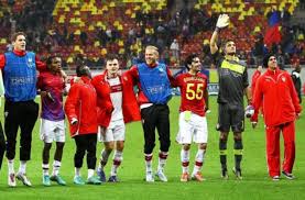 Der rumänische rekordmeister steaua bukarest glänzte in den letzten jahren weniger durch sportliche erfolge. Serdar Tasci Rechts Kapitan Des Vfb Stuttgart Jubelt Mit Martin Harnik Uber Sein Tor Zum 1 0 Gegen Steaua Bukarest Stuttgarter Nachrichten