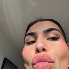 Kim ⚡️💖 (@kimj.lewin)