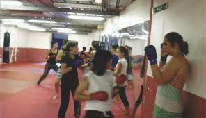 Des chaussures de marque pour femme pour pratiquer le sport & le fitness en salle. Academie Europeenne Des Sports Boxe Fitness A Strasbourg Ilhame Raguig