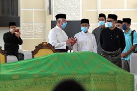 Bekas perdana menteri, tun dr mahathir mohamad mengingatkan pemimpin kerajaan supaya menunjukkan teladan baik dengan mematuhi peraturan ditetapkan sepanjang tempoh perintah kawalan pergerakan (pkp). Dr Mahathir Paling Layak Kenang Jasa Tun Rahah Kata Chegubard Berita Projekmm