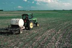 Image result for what is the difference between bio fertilizer and chemical fertilizer