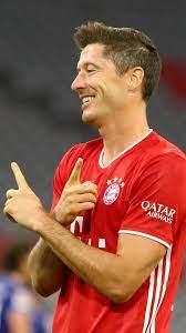 Bayern's robert lewandowski is the most complete, most ruthless, most polished striker of his generation. Karier Robert Lewandowski Ditolak Klub Hingga Jadi Pemain Terbaik Fifa Kumparan Com