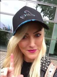 👩🏽‍🍳 🤲🏾❤️‍🔥😉