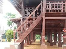 Rumah adat suku bugis memiliki ciri khas berbentuk panggung. Rumah Panggung Betawi Wikipedia Bahasa Indonesia Ensiklopedia Bebas