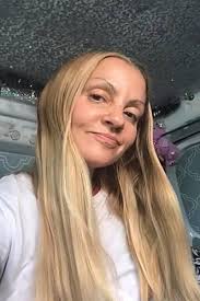 Lora Howe: books, biography, latest update