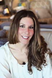 Melanie Warner's Instagram, Twitter & Facebook