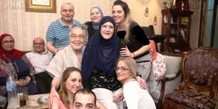 نفت الفنانة المعتزلة شمس البارودي ما تردد حول عودتها لعالم الفن فضلا عن خلعها الحجاب ، مؤكدة أن كل هذه الأمور لا تمت للحقيقة بصلة. Ø¨Ø¹Ø¯ ØªØ¯Ø§ÙˆÙ„ ØµÙˆØ±Ù‡Ø§ Ù…Ø¹ Ø£Ø³Ø±ØªÙ‡Ø§ Ø­Ù‚Ø§Ø¦Ù‚ Ù„Ø§ ØªØ¹Ø±ÙÙ‡Ø§ Ø¹Ù† Ø§Ù„ÙÙ†Ø§Ù†Ø© Ø§Ù„Ù…Ø¹ØªØ²Ù„Ø© Ø´Ù…Ø³ Ø§Ù„Ø¨Ø§Ø±ÙˆØ¯ÙŠ ØµÙˆØª Ø§Ù„Ø£Ù…Ø©