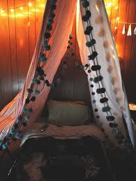 All You Need To Know About How To Make A Blanket Fort Without Chairs How To Make A Blanket Fort Without Chairs Blanket Fort Pillow Fort Cool Room Designs