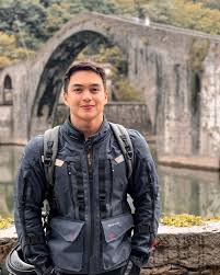 We want to welcome 2017 on a beach in morong, bataan, to get away from the noise and smoke in the city. Dominic Roque Cute Photos