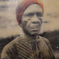 Halloo friends ,,,Karatina town ,,ihwagi ,,karatina univrsity wlcm  ...Knotless ,,Braids ,weaving ,lines ,,Ghanians etc... i also do mobile  ...for more Dm 🙏