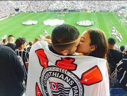 Confira relacionados e provável time timão divulgou a lista de jogadores que viaja para belo horizonte neste sábado. Casal Corinthiano Casal Corinthiano Wallpaper Corinthias Casal