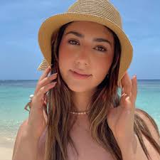 get.casely Instagram Influencer Profile