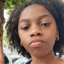 Davina Simmons's Instagram, Twitter & Facebook