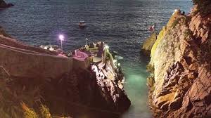 Saltos a 35 metros de altura. Es Mejor De Noche Opiniones Sobre Clavadistas De La Quebrada Con Cena Acapulco Mexico Comentarios Tripadvisor