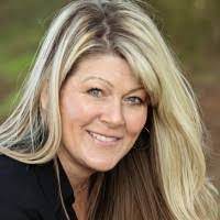 Lisa Haddock's Instagram, Twitter & Facebook