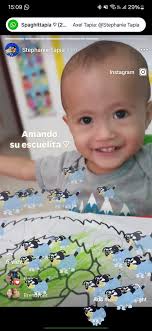 Every time I get a notification my screen fills up with lots of small  Bandit Walrus 💩 * my little one in the background, very happy at school ♡