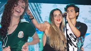 Eva daniela novia del productor juan osorio y su hijo emilio osorio protagonizaron una muy la actriz eva daniela, novia del productor juan osorio, podría entrar a la trama de '¿qué le pasa a mi. La Joven Que Niurka Marcos Dice Que Es Novia De Su Hijo Emilio Osorio Se Rie De Las Versiones Sobre Su Edad Famosos Univision
