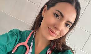 Estudiar Medicina sin dejar la Enfermería: "Me quité de interina"