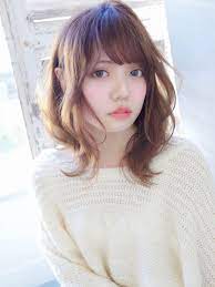 ゆるふわパサつかない小顔ウェーブパーマのミディアムレイヤー papersのヘアスタイル ゆるふわパーマ ミディアム パーマ 美髪
