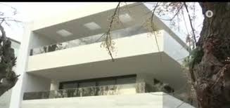 Η τηλεοπτική βασίλισσα και οι συνεργάτες της, προκειμένου να μένουμε σπίτι και προστατεύουμε τον εαυτό μας και τους άλλους. Menegakh Pantzopoylos Deite To Akinhto Poy Agorasan Star Gr