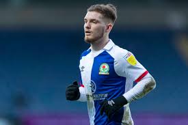 Он играет на позиции правый вингер. Harvey Elliott Heads Up Treble Of Assists As Liverpool Loanees Impact Liverpool Fc This Is Anfield